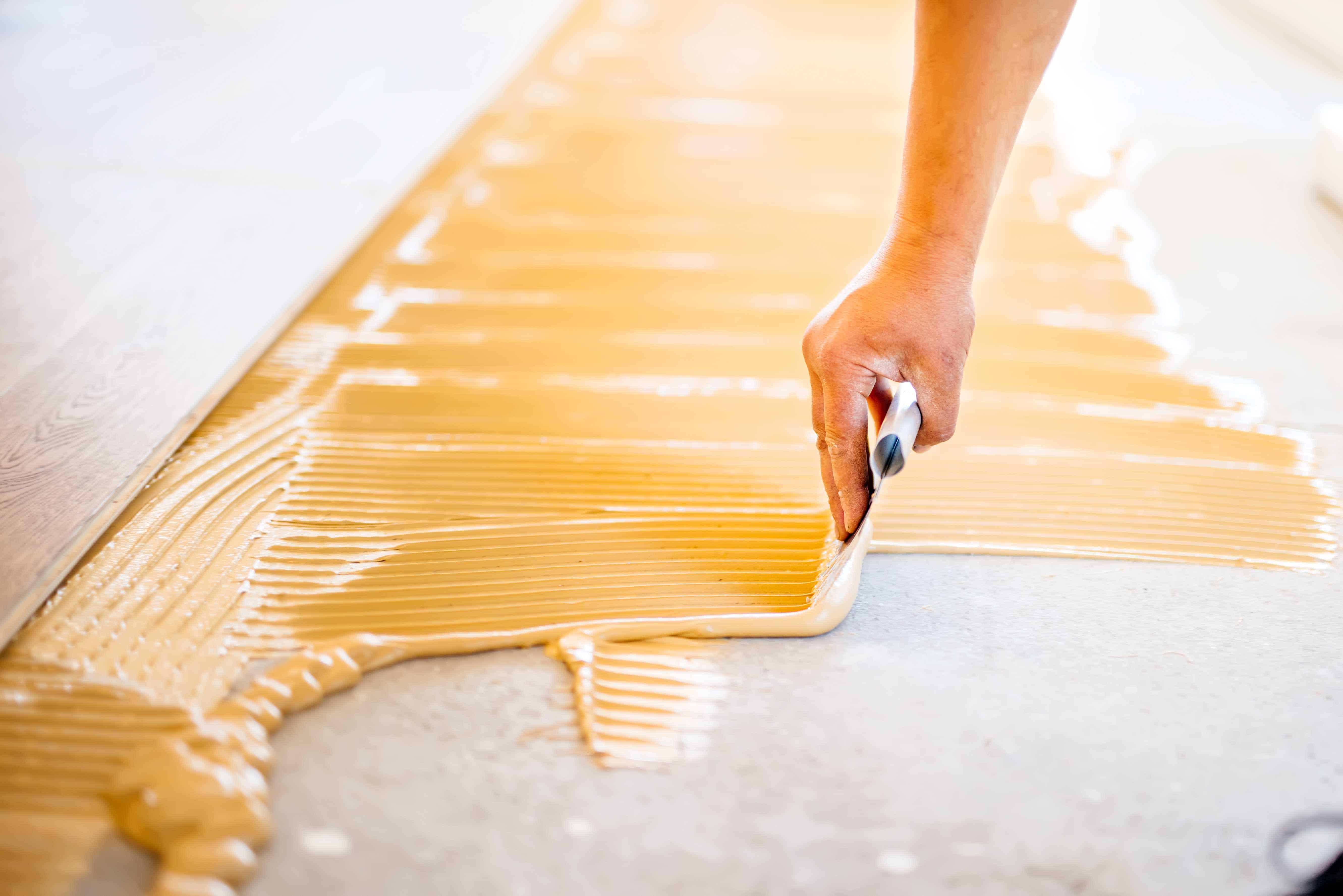 Exemple de pose de parquet collée au Luxembourg Fellens Pose de parquet collée